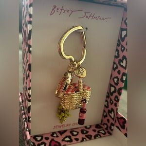 BETSEY JOHNSON Wine Picnic basket Keychain Bag charm NEW
